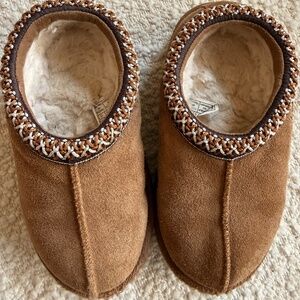 ✨ UGG Tasman Kids Slippers: Chestnut Suede, Size 10 (Good Used Condition)